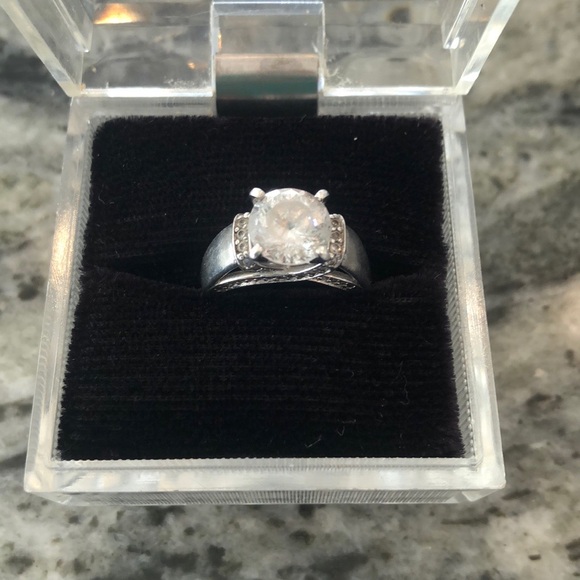 Sterling Silver Stunning Cubic Zirconia Ring Beautiful Setting Sz 5 Stamped 9.25 - Picture 3 of 7